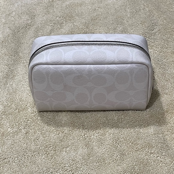 Coach Cosmetic Case & mirror - Picture 3 of 10